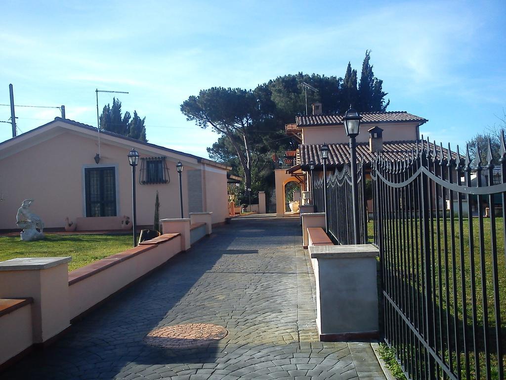 Villa Paradise Resort Gallicano nel Lazio Oda fotoğraf
